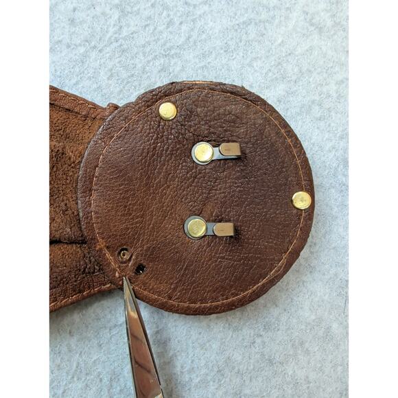 B- Low The Belt Brown Genuine Leather XS Wide Waist Belt Gold Buckle Medallion - Picture 8 of 13